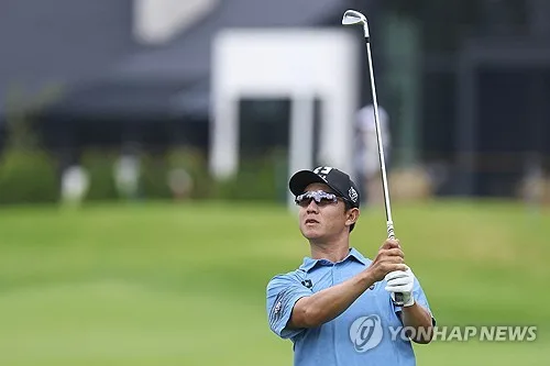 5타 줄인 송영한, LIV 골프 인디애나폴리스 3R 공동 6위로