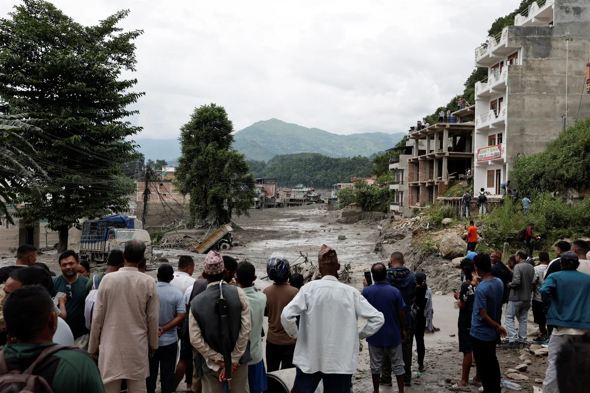 ‘Salvo por uma mangueira’: sobreviventes relatam como escaparam da avalanche devastadora no Nepal