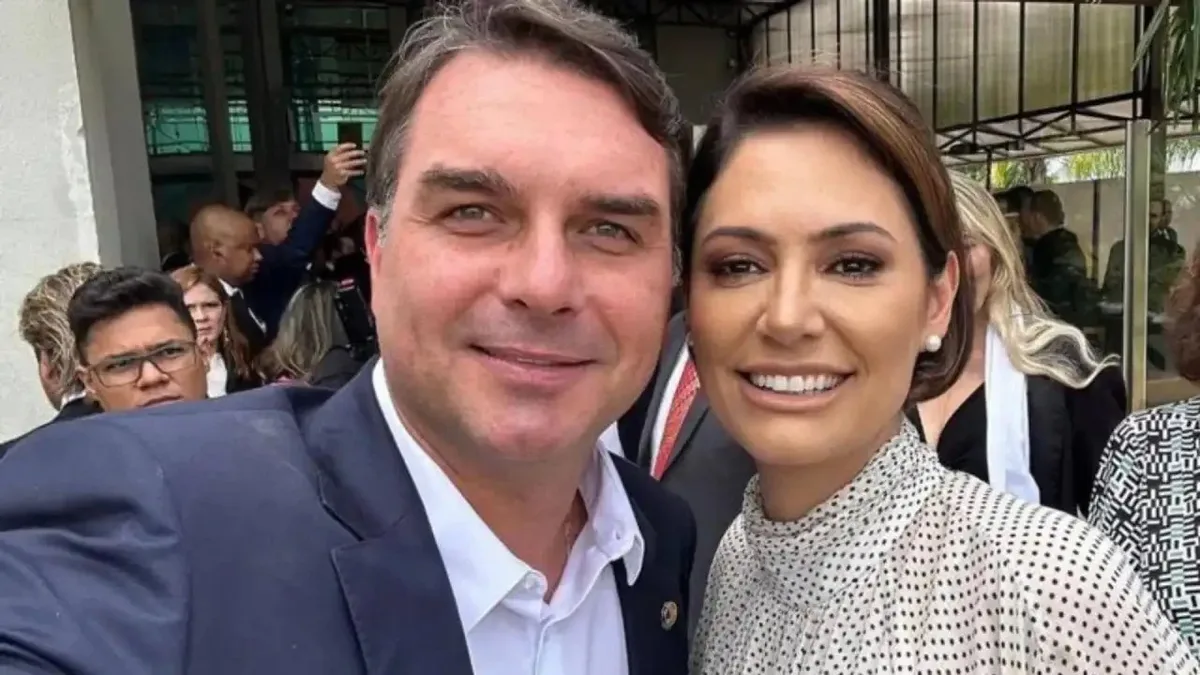 O novo gesto de aproximação de Michelle Bolsonaro a Flávio