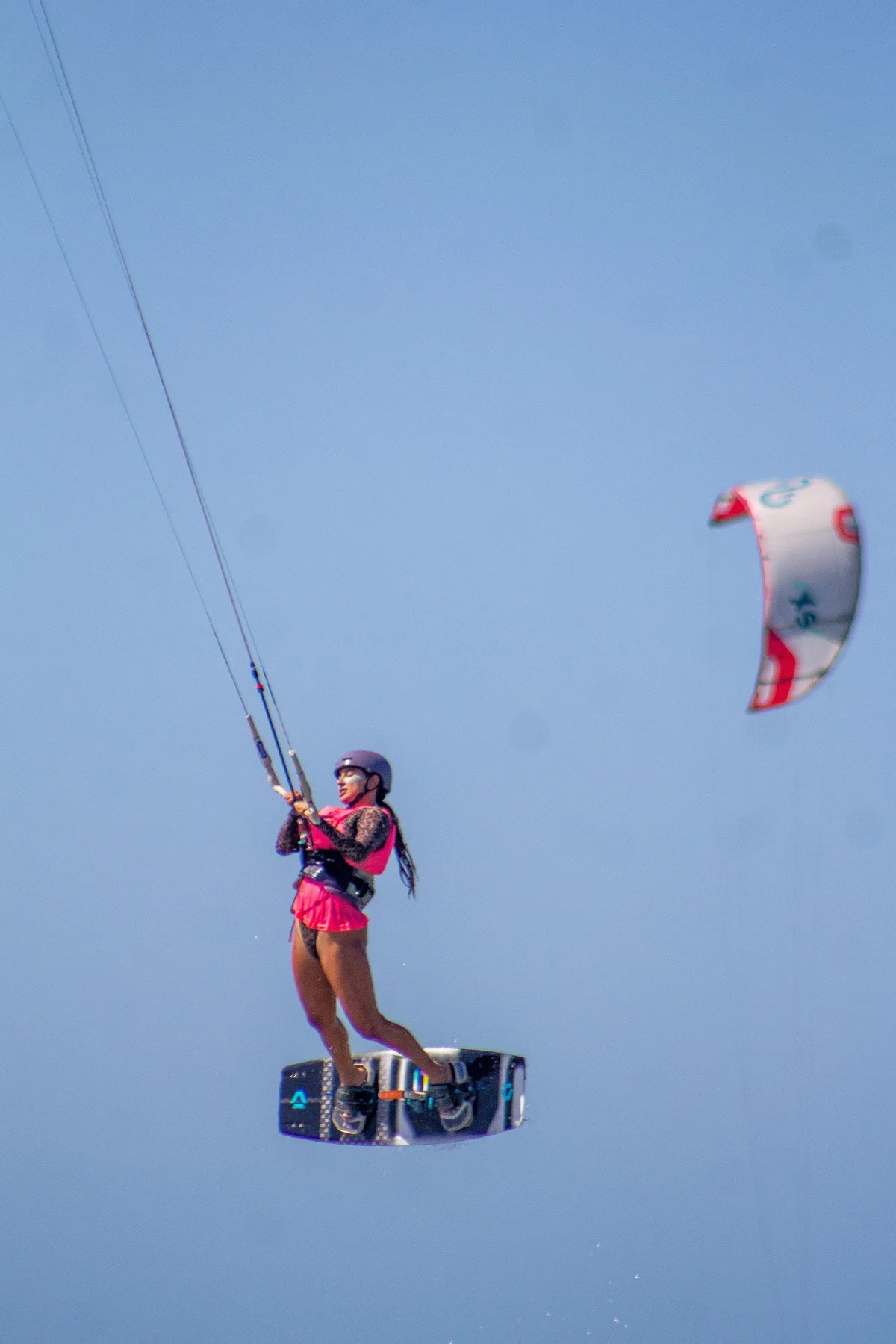 Evento com presença feminina no kitesurfe ocorre em Acaraú