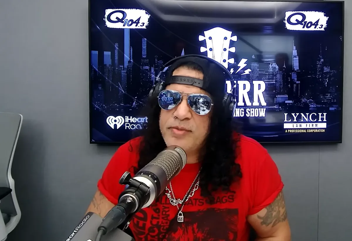 Slash diz que fica impressionado com nova geração de guitarristas: “estão incríveis”