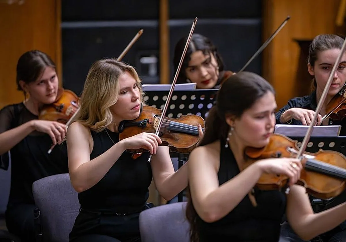 El Festival Neorama llena de música hecha por jóvenes espacios históricos de Granada