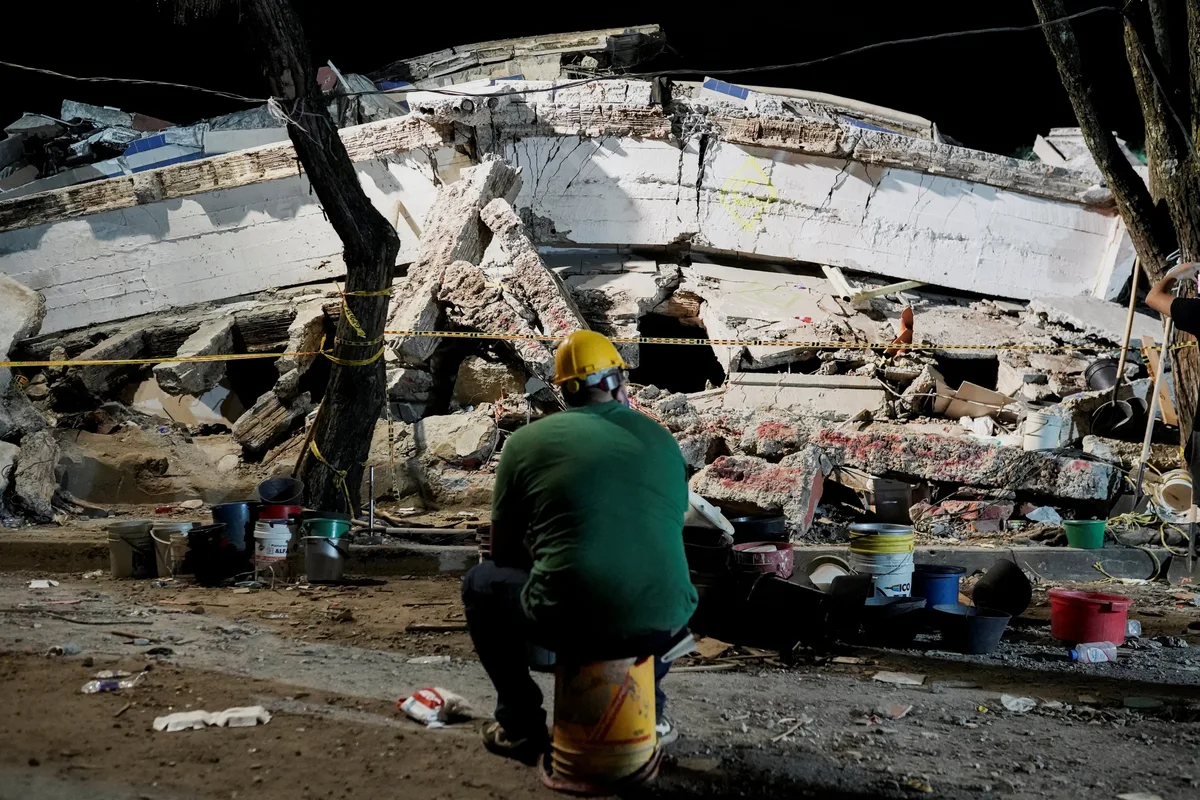 Colombian rescuers race against the clock to find survivors after devastating earthquake