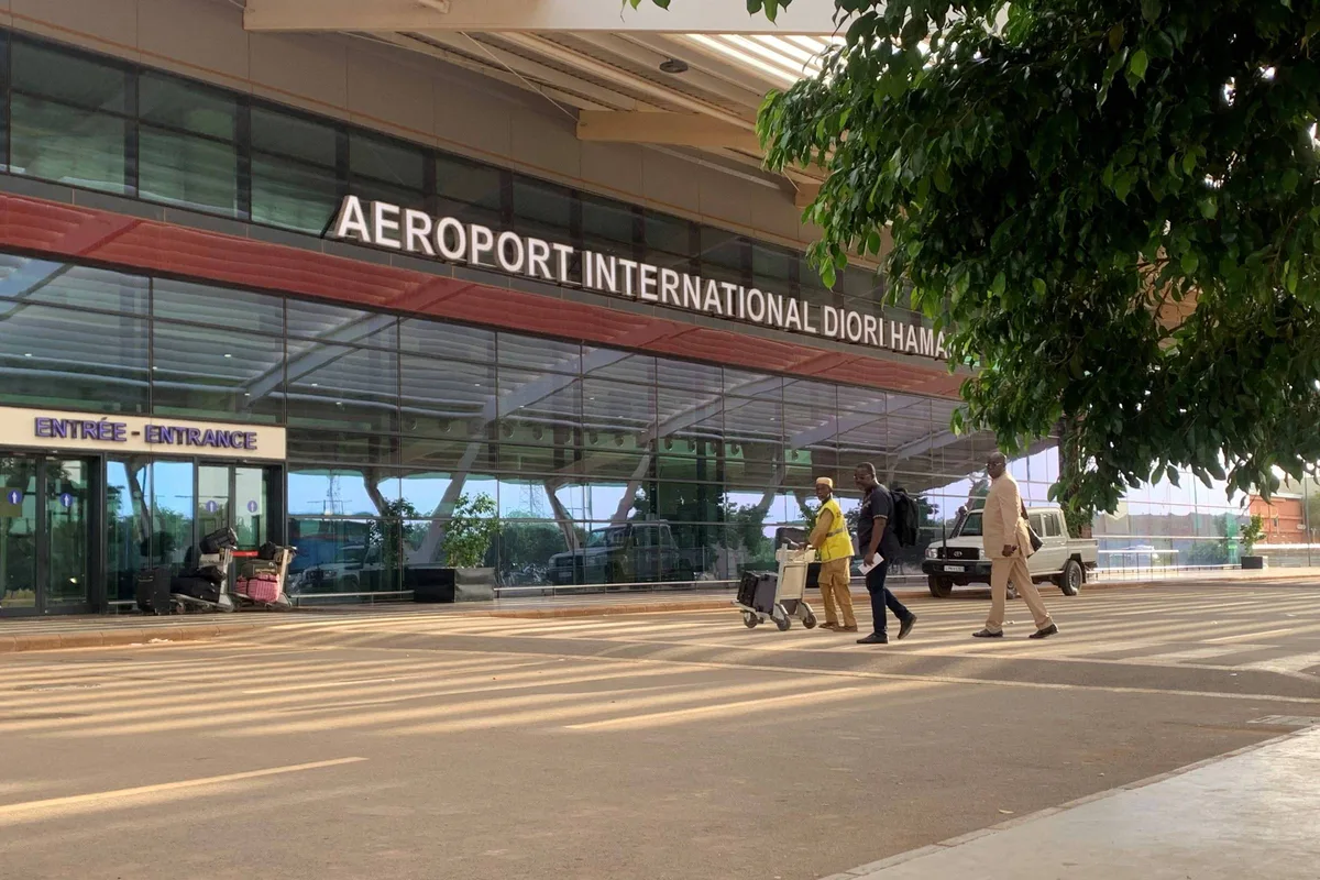 Soldados atacam aeroporto em tentativa de golpe no Níger, diz governo militar