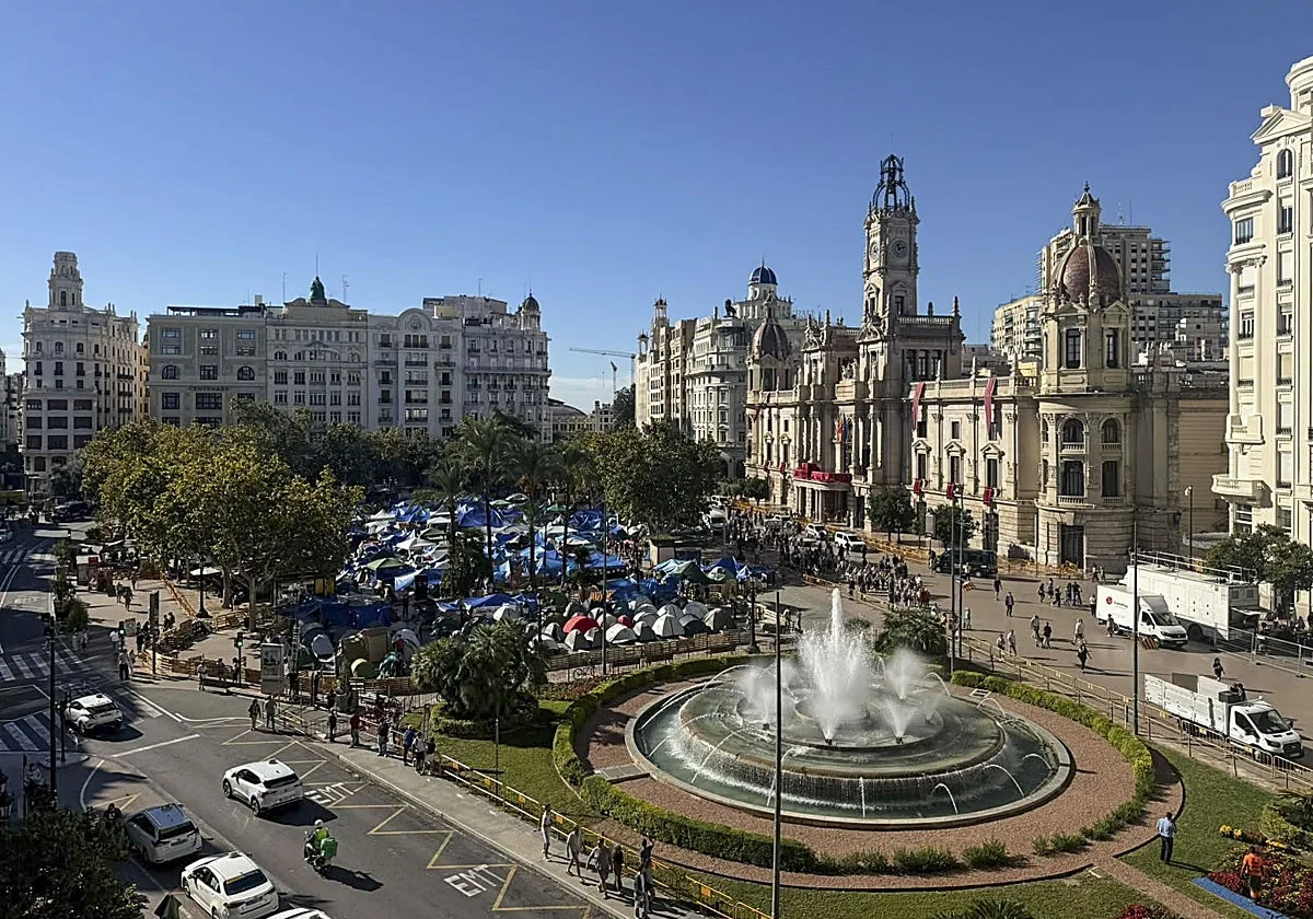 Un 9 d'Octubre en Valencia sin mascletà y con tensión institucional por la acampada