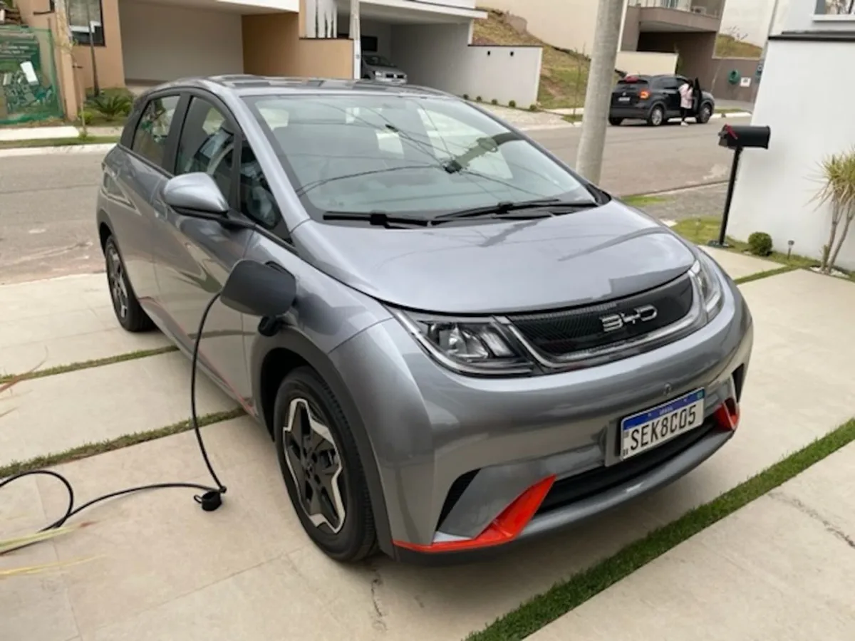 BYD faz queima e joga preços do Dolphin no chão para encarar GAC e Geely