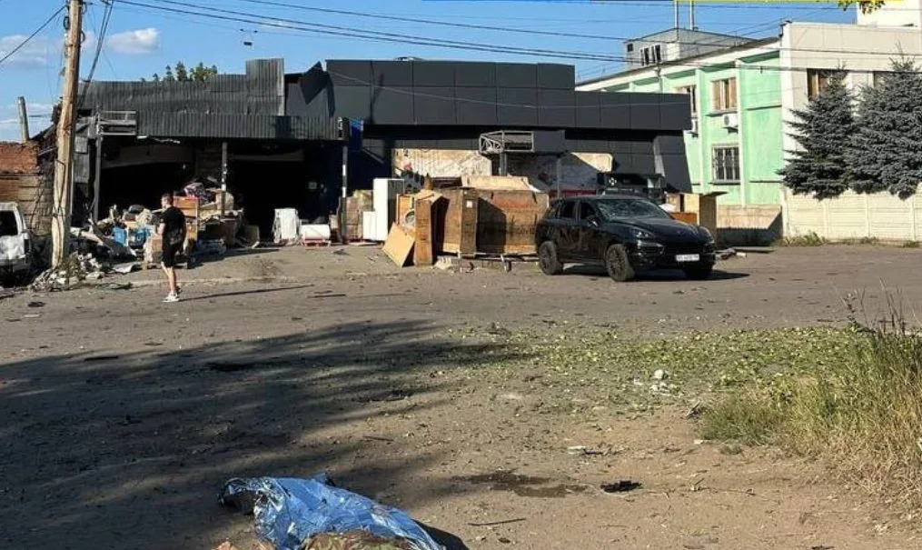 Rusia atacó con drones zonas residenciales y una oficina de correos en Ucrania (VIDEO)
