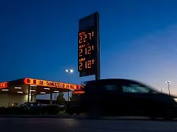 "Es wird abkassiert": Tankstellenverband warnt vor 3-Euro-Spritpreisen