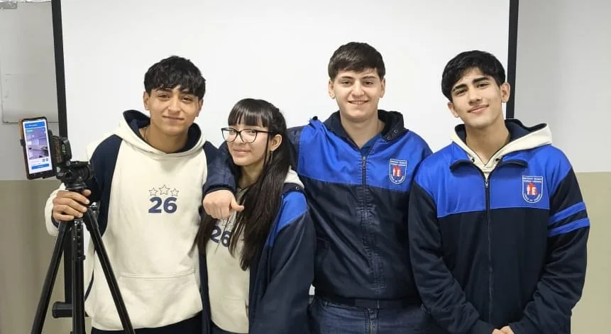 De un prototipo de feria de ciencias a un registro patentado: el traductor de Lengua de Señas Argentina creado en una escuela de Lomas de Zamora