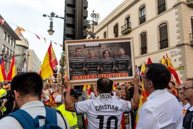 En Espagne, droite et extrême droite manifestent contre Sánchez et instrumentalisent la crise de Ceuta