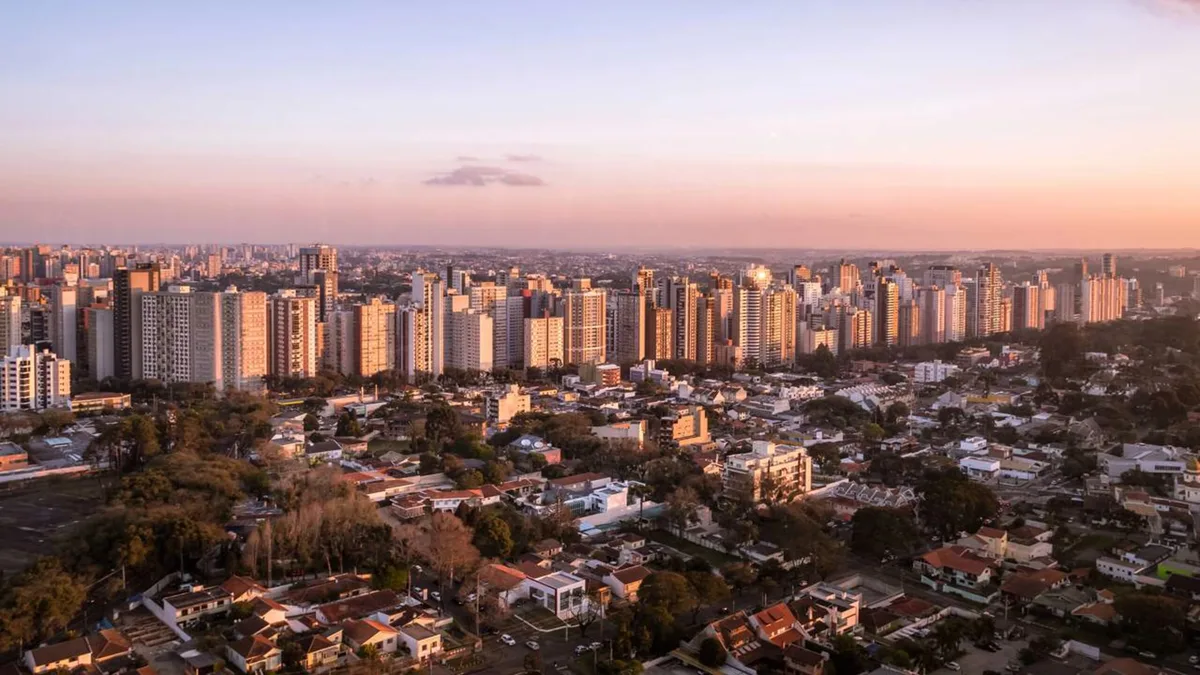 Cidade do Sul reúne parques, transporte estruturado, bairros arborizados e uma rotina urbana que fez muita gente considerá-la uma das melhores capitais para viver no país