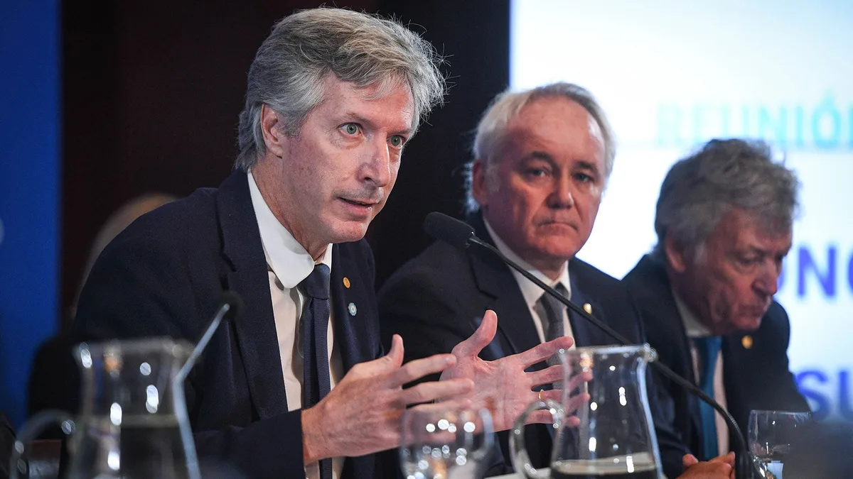 El Banco Central estima que aún faltan ingresar más de USD 4.400 millones de deuda de empresas que ayudarán a contener al dólar