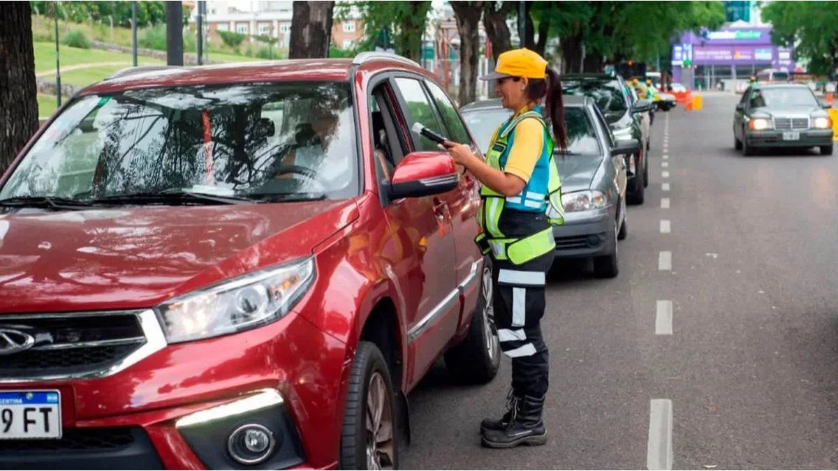 Cuáles son las nuevas medidas de CABA para ordenar el tránsito: doble fila, estacionamiento y acarreo