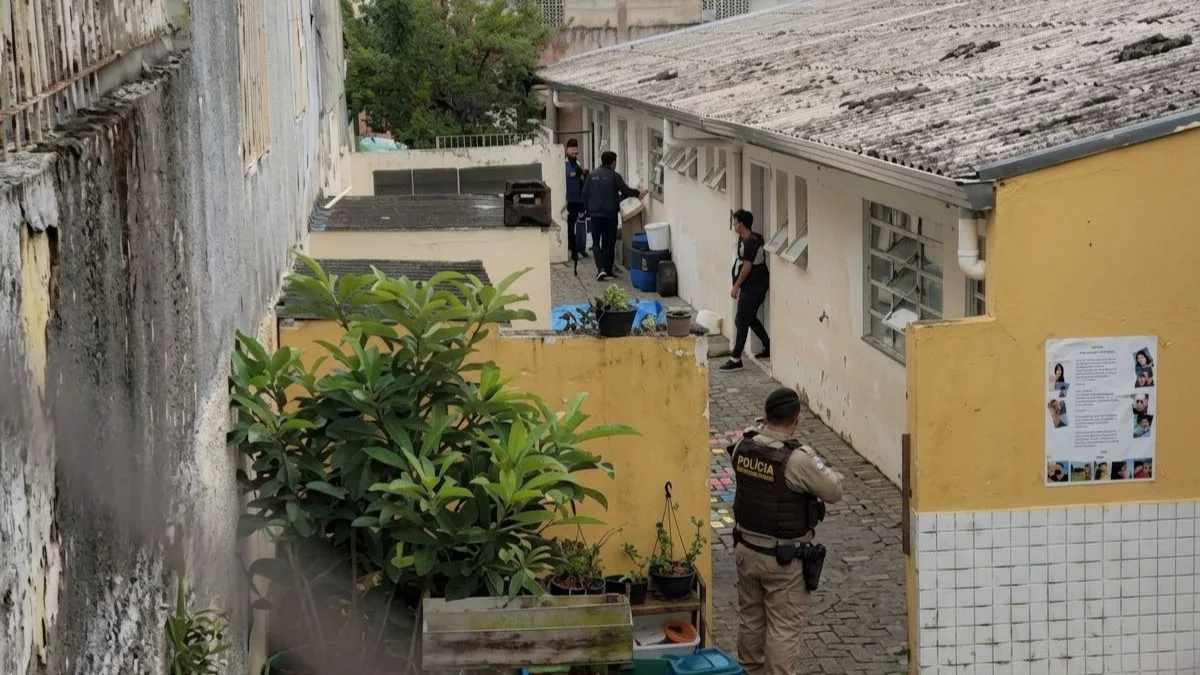 13 crianças estão sendo reféns em creche de Curitiba após homem armado com faca invadir unidade, diz SESP/PR