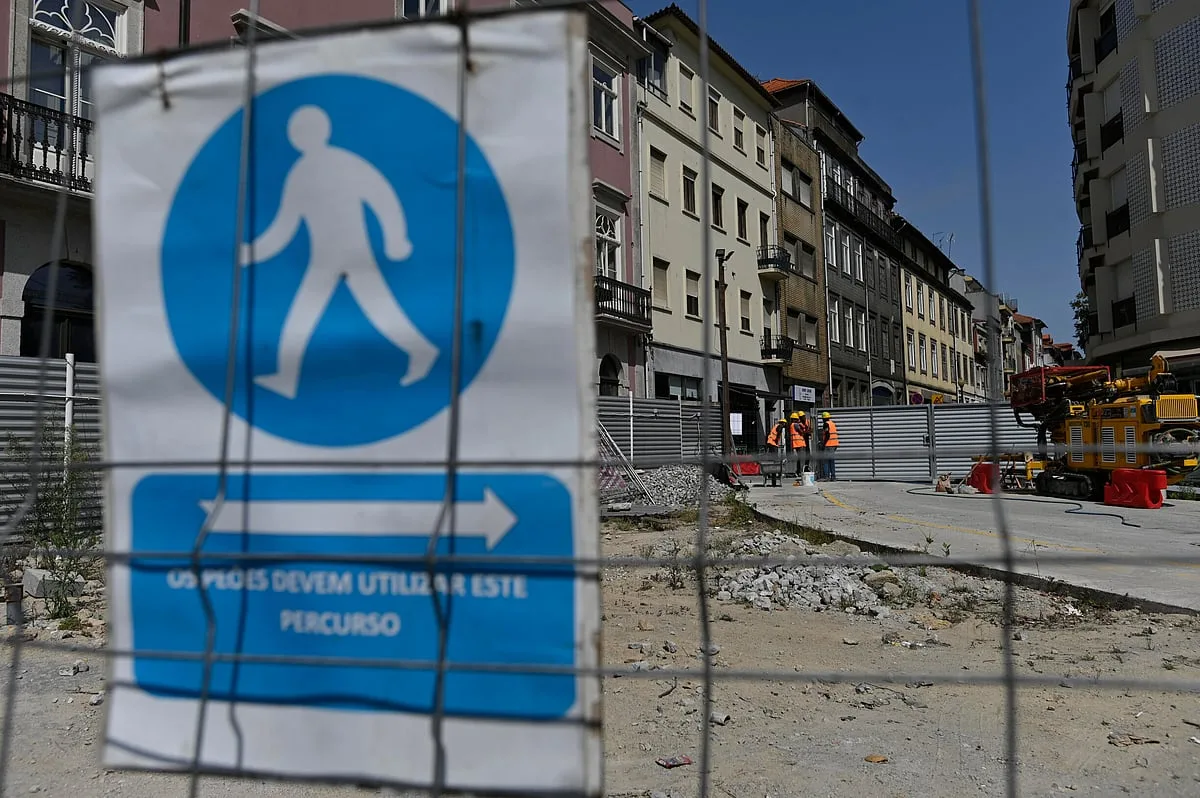 Concursos de obras públicas promovidos até julho caem 28% para 4,9 mil milhões