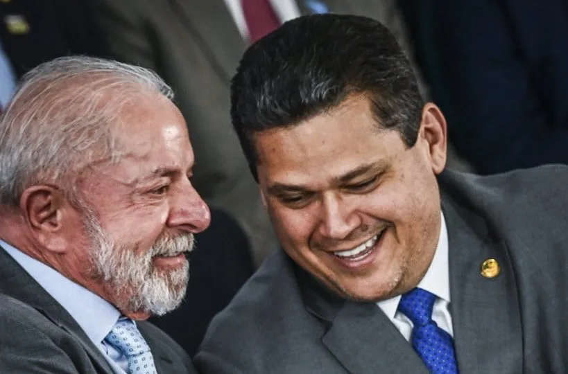 Alcolumbre encontra com Lula e destrava votação da escala 6×1