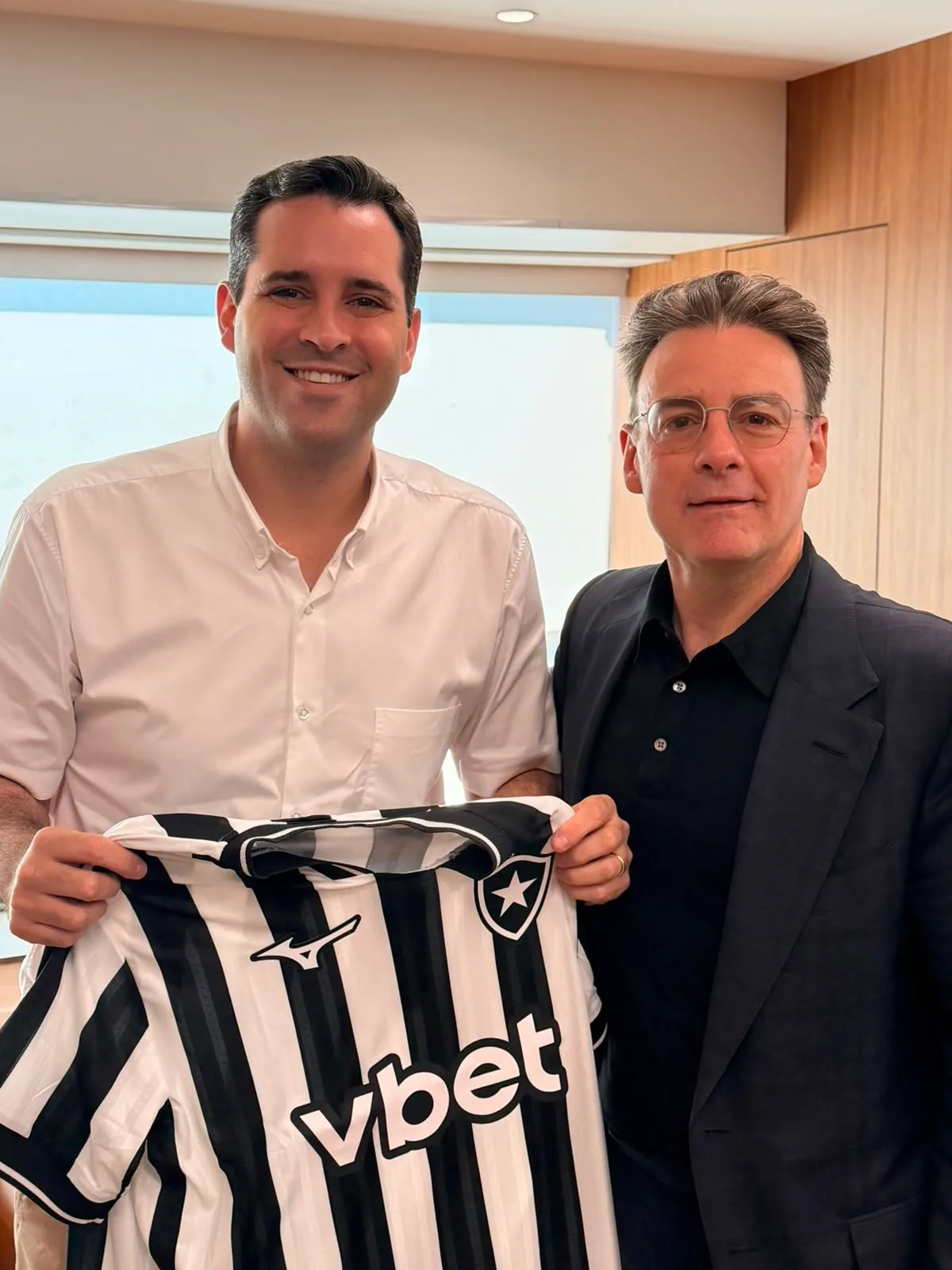 Gabriel de Alba, novo investidor do Botafogo, se encontra com prefeito do Rio de Janeiro