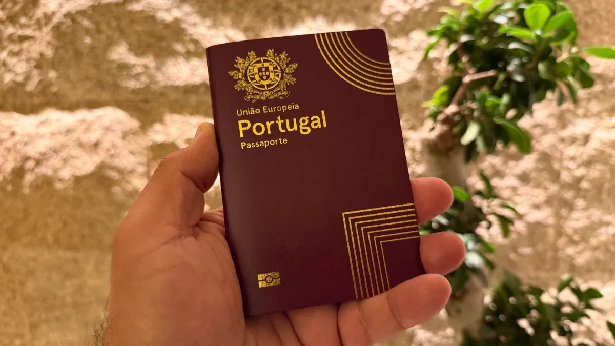 Embrulhar o passaporte em papel de alumínio: a nova tendência nos aeroportos
