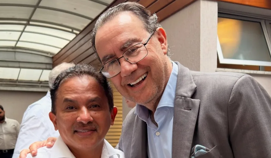 Partido de Augusto Cury doa valor milionário a Caneta Azul