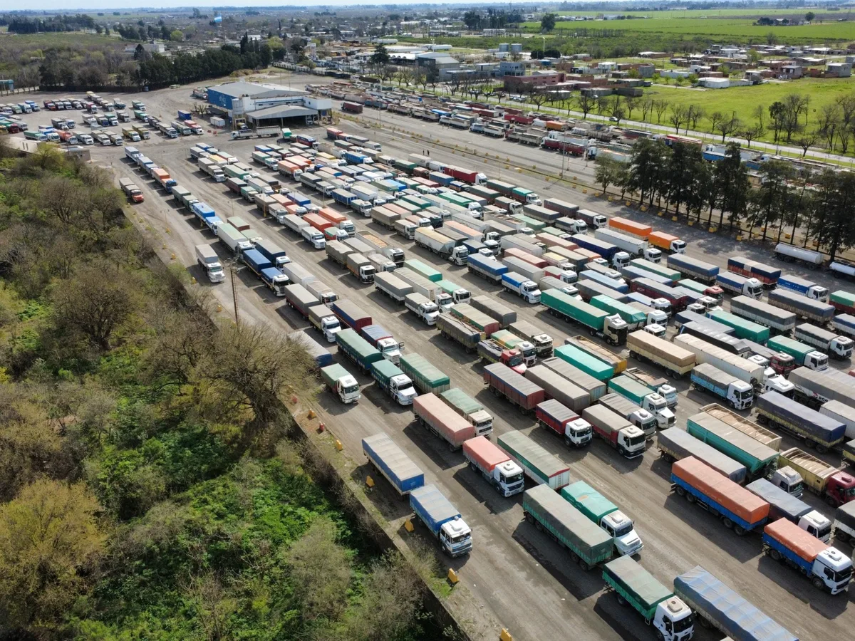 Cosecha récord: llegaron más de 4200 camiones a los puertos del Gran Rosario por el fuerte ritmo de exportaciones