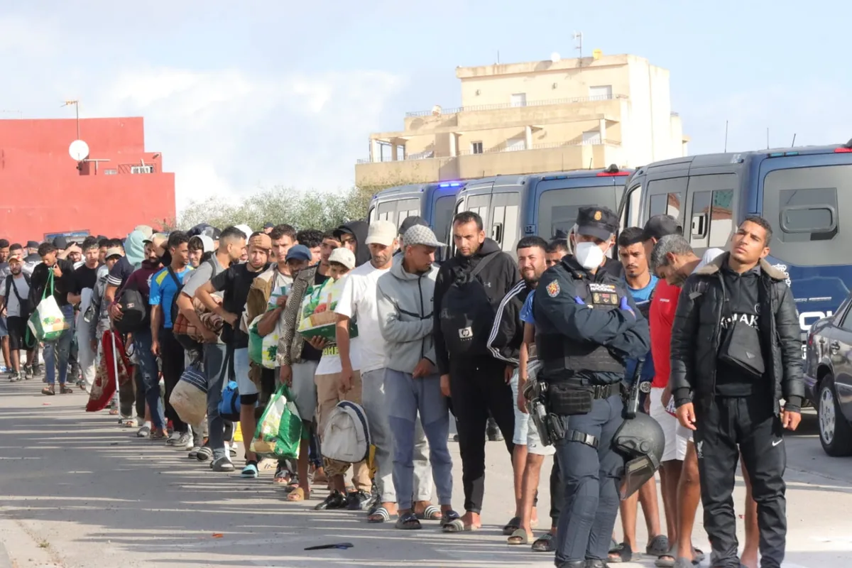 “Será difícil recuperar la normalidad en Ceuta mientras miles de migrantes sigan en la calle”: las ONG piden a las autonomías que ayuden a descolapsar la ciudad