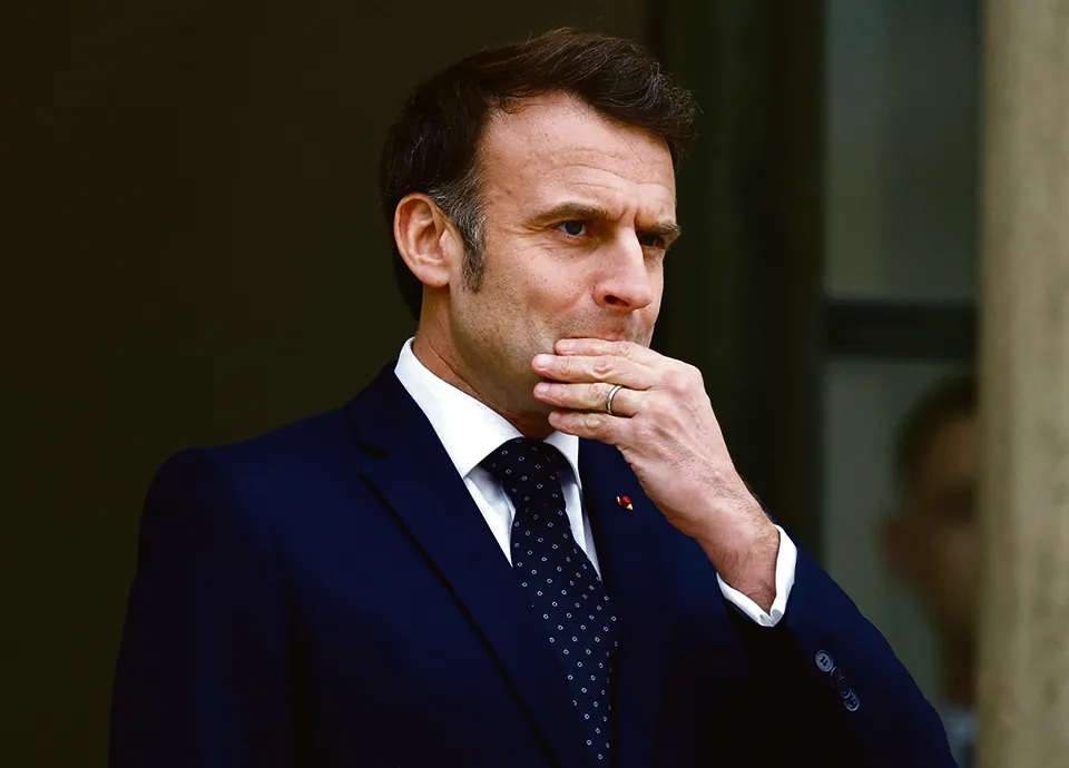 Macron diz que rejeitou pedido de demissão apresentado por ministro do Interior