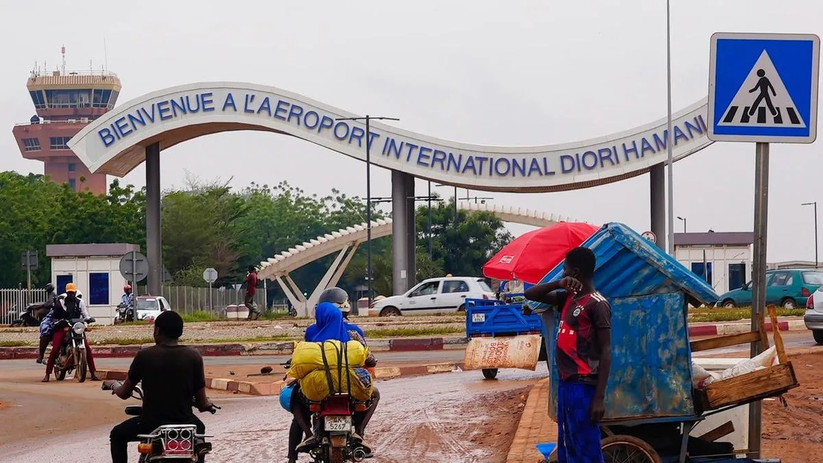 Attackers target Niger airport and presidency perimeter