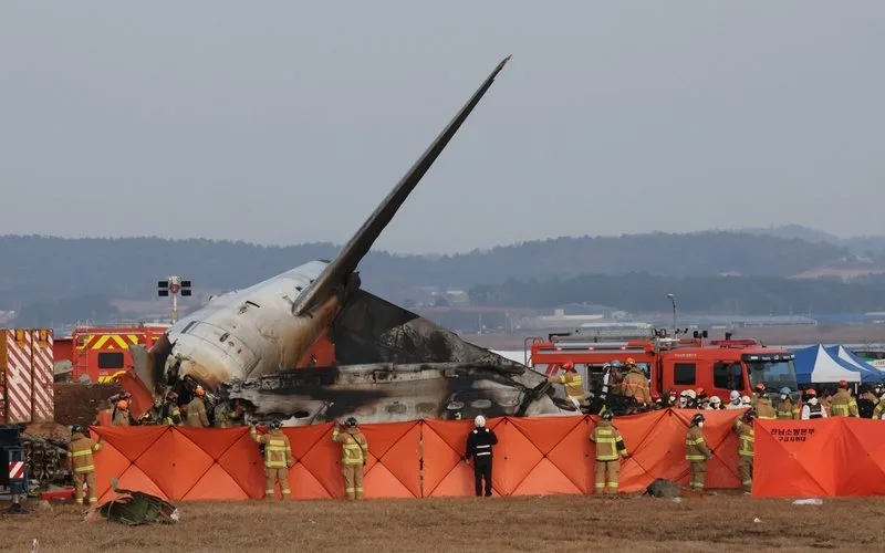 Coreia denuncia sete funcionários por acidente com avião da Jeju Air
