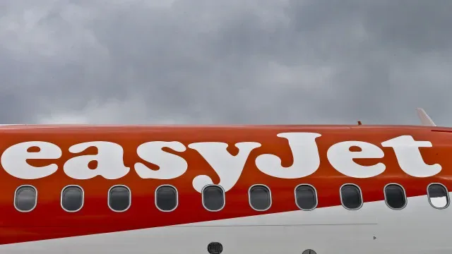"Zero respostas". easyJet cancela voo para Porto, muitos esperam solução