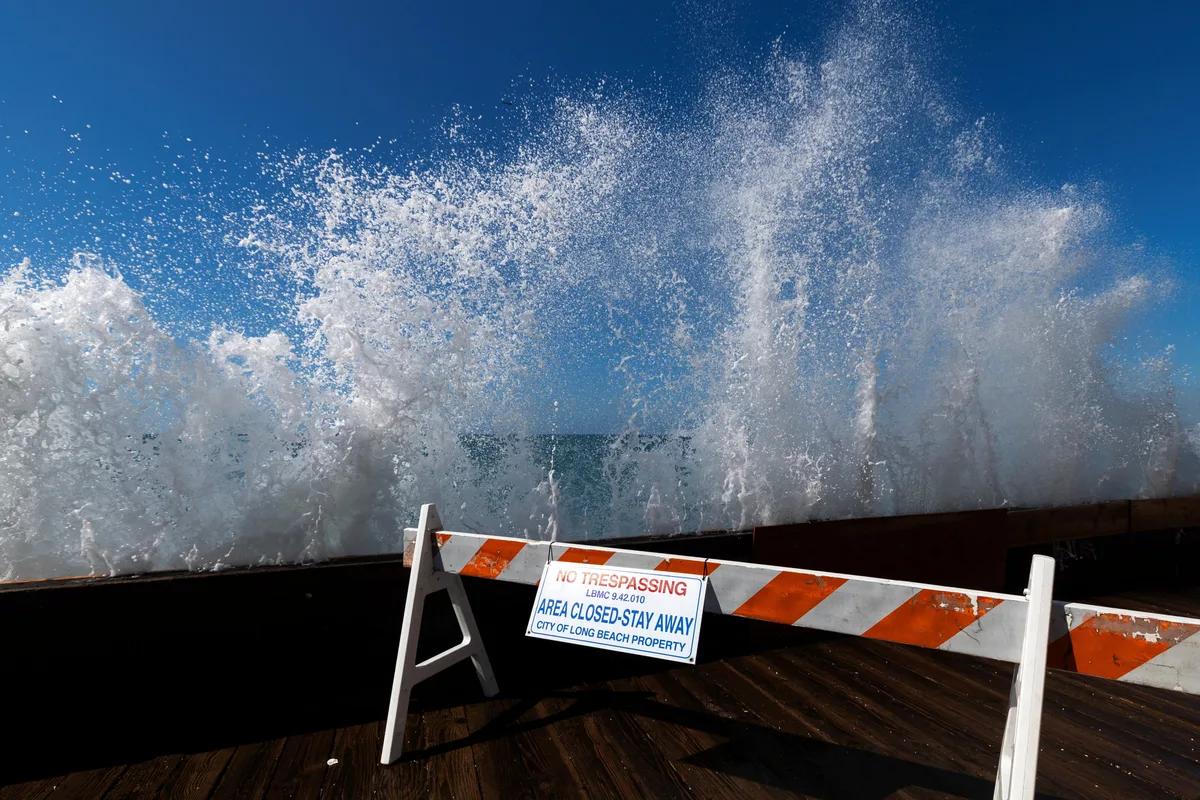 El huracán Rachel amenaza las costas de Los Ángeles con inundaciones y erosión: estas son las zonas más expuestas este domingo