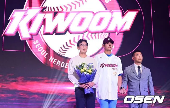 [사진]부산고 하현승, '2027 KBO 신인드래프트 전체 1번으로 키움행'
