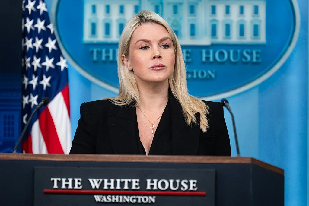 De ‘sua mãe’ ao Irã: de saída do cargo, porta-voz de Trump coleciona momentos controversos