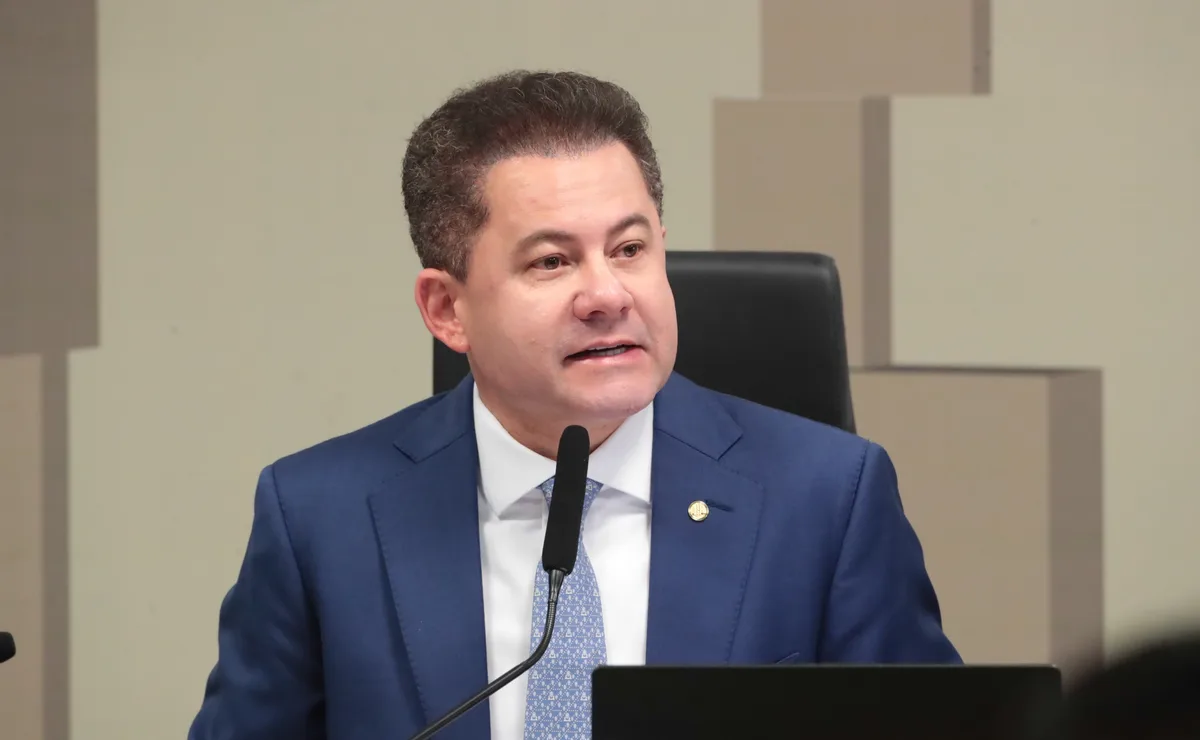 PF mira deputado Cezinha de Madureira em operação que investiga suspeita de desvio de emendas