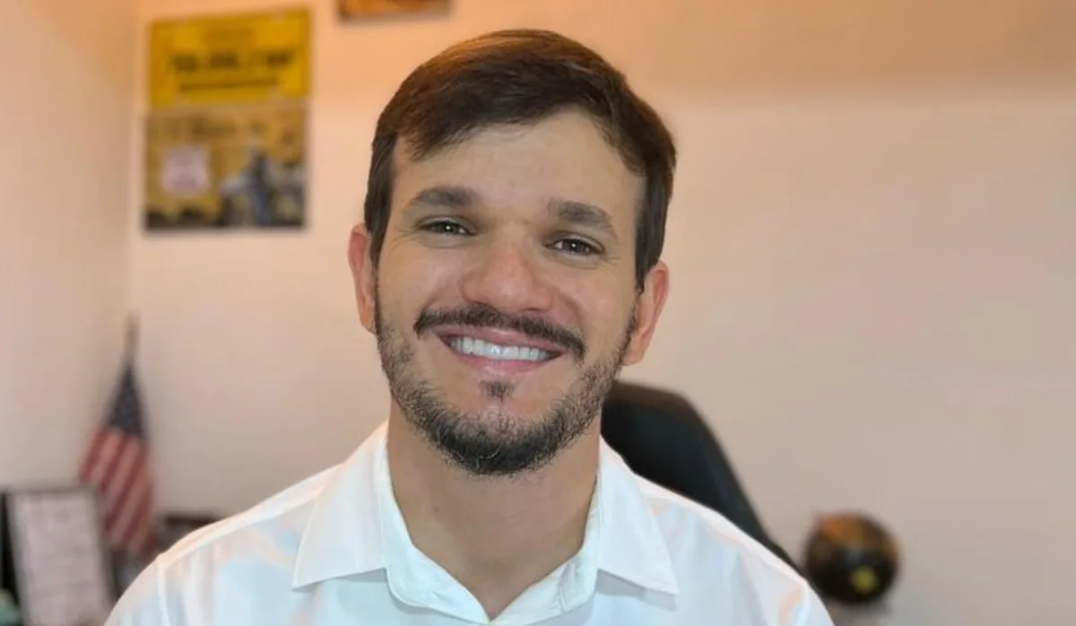 Padre fenômeno nas redes sociais faz show pela primeira vez no ES