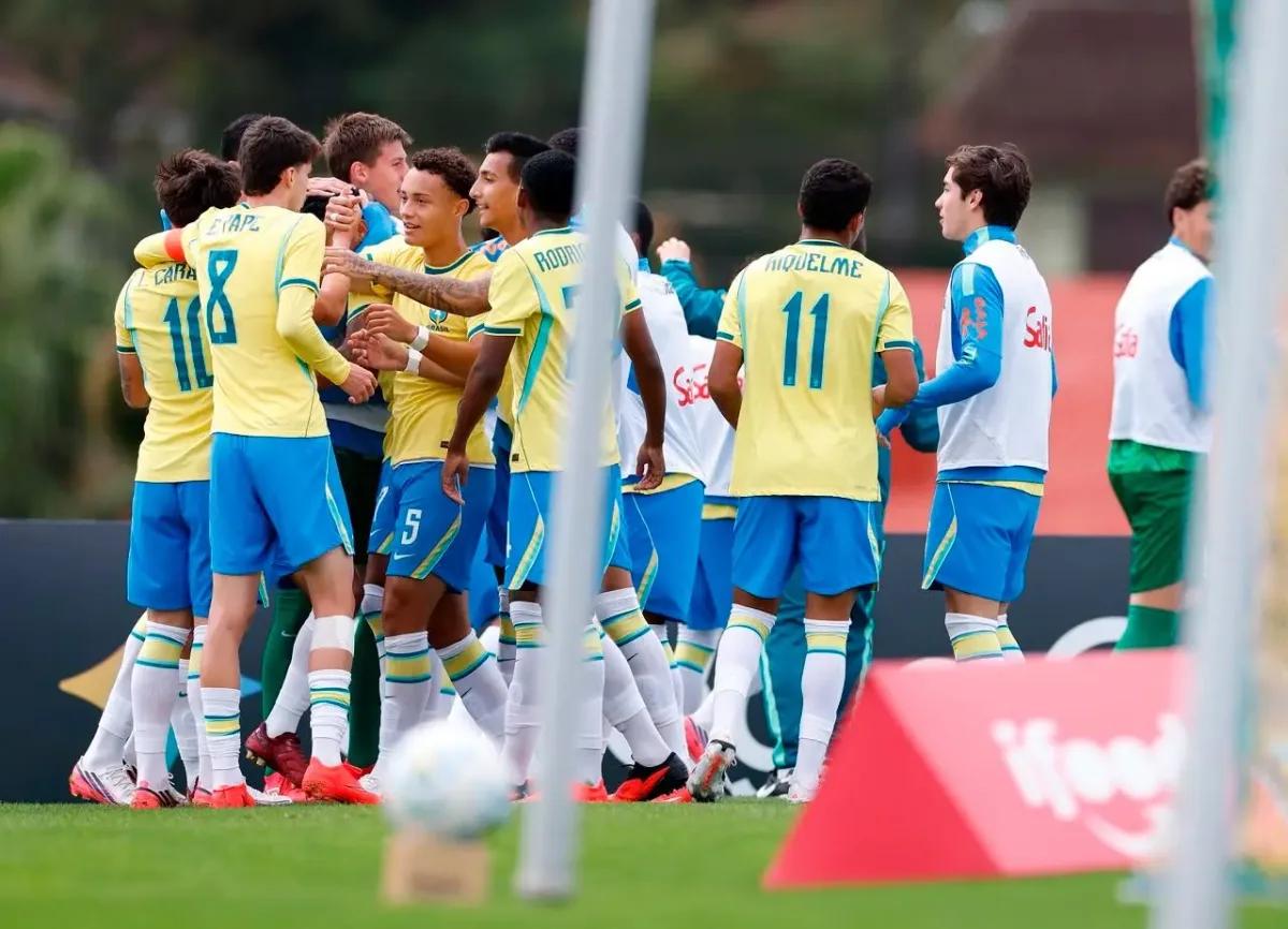 Seleção sub-17 domina Venezuela com um a menos e fecha série de amistosos com 100%