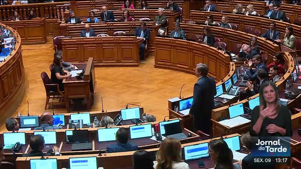 Debate quinzenal. PS levou lei do arrendamento para a discussão