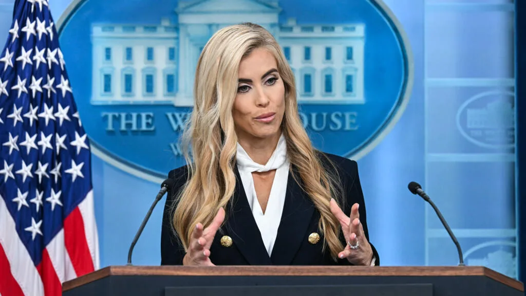 La nouvelle porte-parole de Trump prend la porte au bout de cinq jours