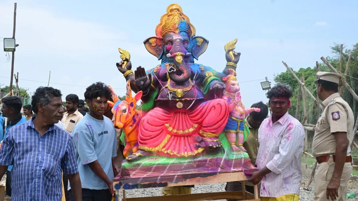 Youth clash during Vinayaka idol immersion in Mettur