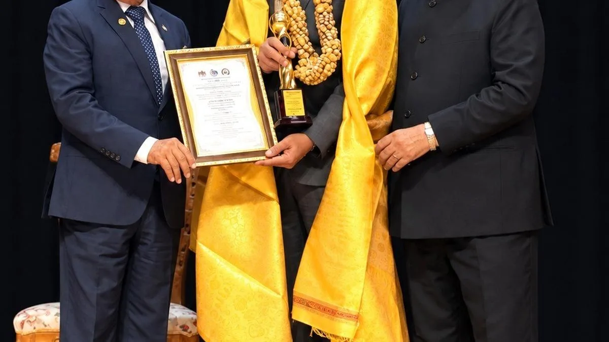 VIT vice-president receives Crown Jewel of World Tamils Award in Mauritius