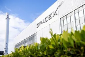 SpaceX compra licenças de espectro e avança para disputar mercado de celular nos EUA