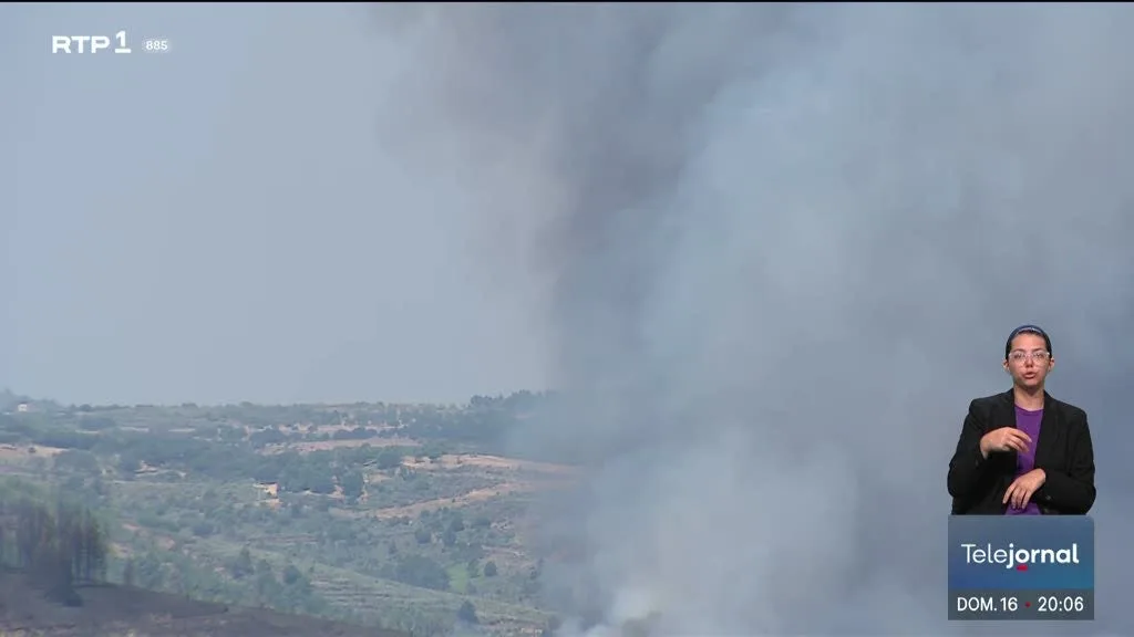 Incêndios no norte do país mobilizavam quase 1400 bombeiros ao final do dia