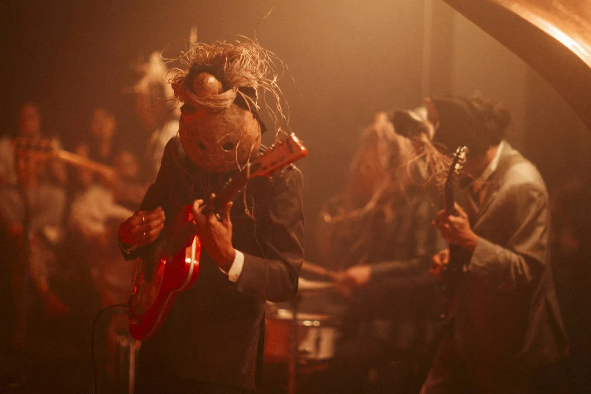 Performance 'Urutau' une dança, ritual xamânico e rock em abordagem onírica