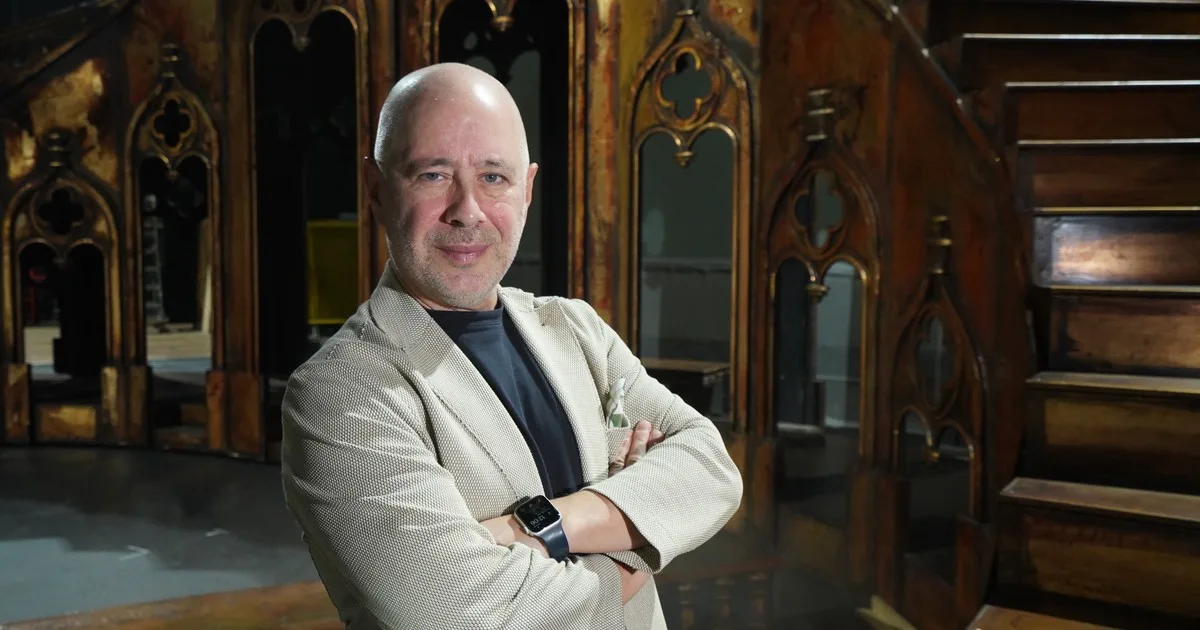 El detrás de escena de "Los cuentos de Hoffmann", la ópera que se estrenará el viernes en el Colón, a menos de un mes de la muerte de Eugenio Zanetti, que estaba a cargo de la puesta
