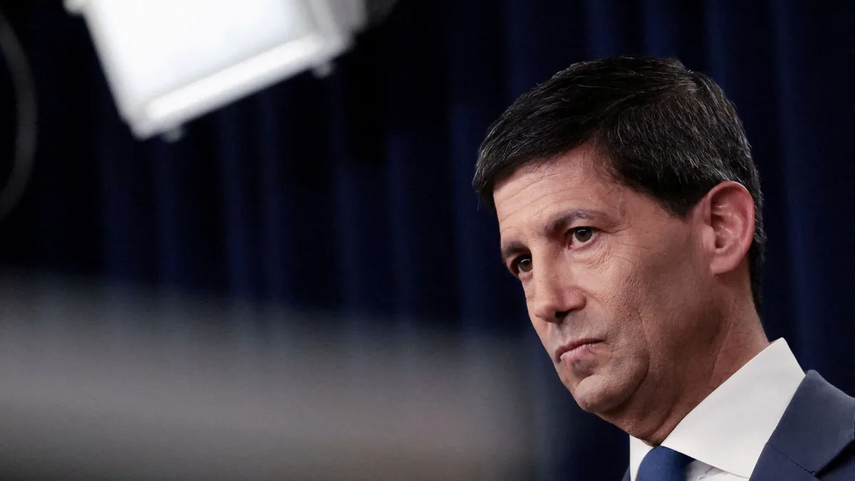 Warsh prioriza el control de la inflación y allana el terreno a subidas de tipos en EEUU