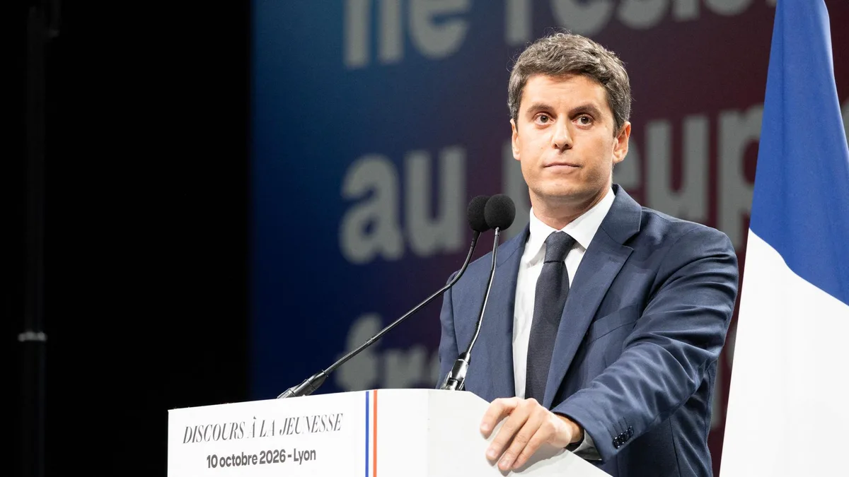 Jean-Luc Mélenchon et Gabriel Attal s’offrent un duel à distance sur fond de mobilisation lycéenne
