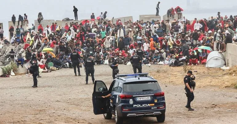 Espanha desmantela redes de transporte de migrantes de Ceuta