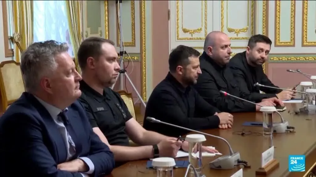 Trump s'en prend à Zelensky et veut un nouveau président en Ukraine