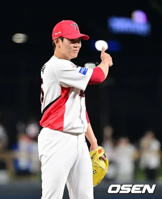 완벽 5아웃→8월 ERA 0.00, KIA 불펜 호재 떴다..."99% 회복" 위력찾은 10R 기적맨은 왜 1% 부족하다 했나