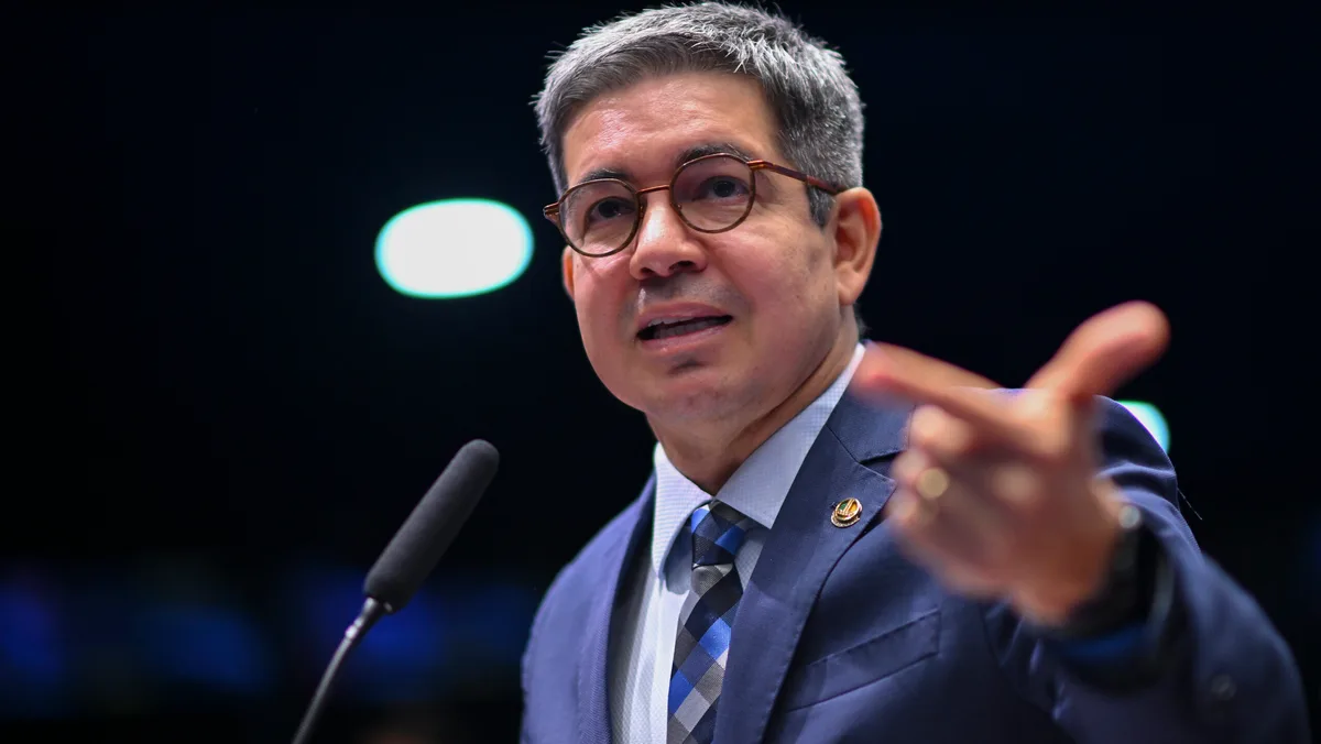 Congresso empurra para setembro análise do fim da “taxa das blusinhas”