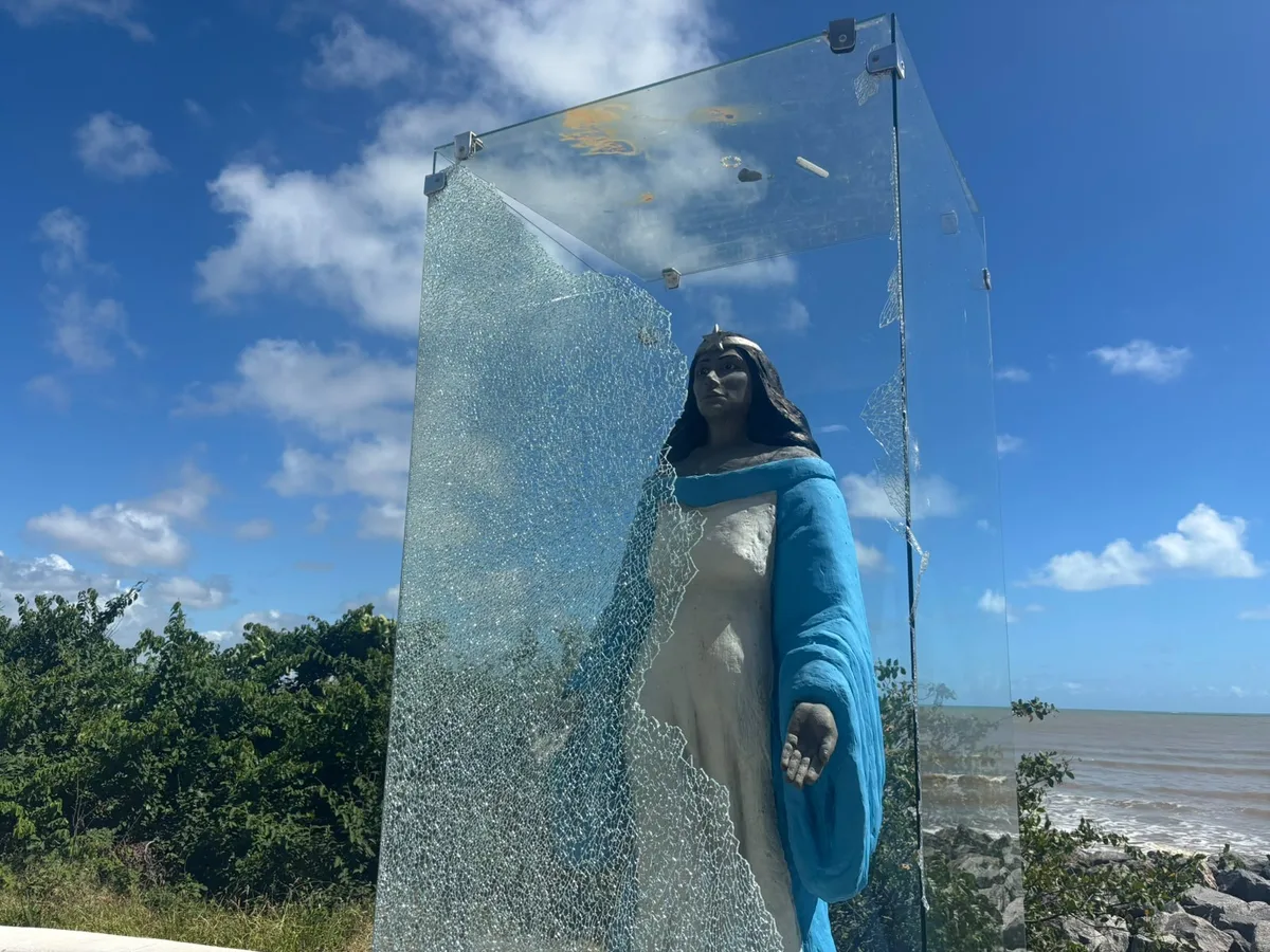 Estátua de Iemanjá é alvo de vandalismo, em João Pessoa; VÍDEO